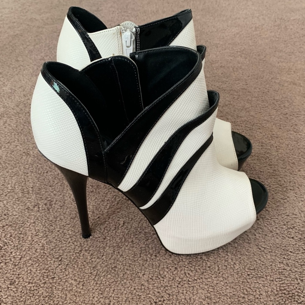 Qupid Luxe open toe booties